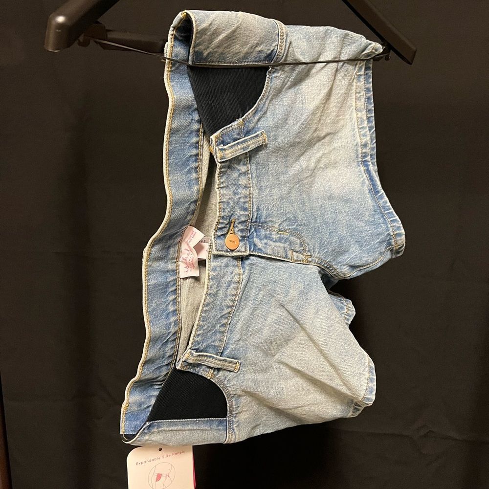 Maternity shorts